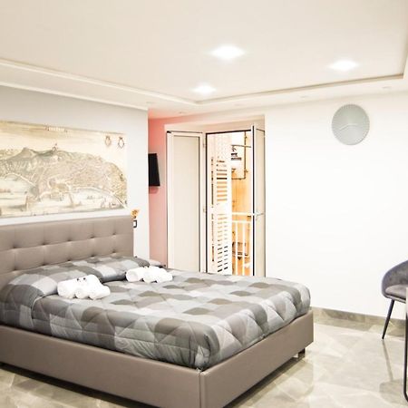 Suite Napoli Sotterranea Con Jacuzzi المظهر الخارجي الصورة