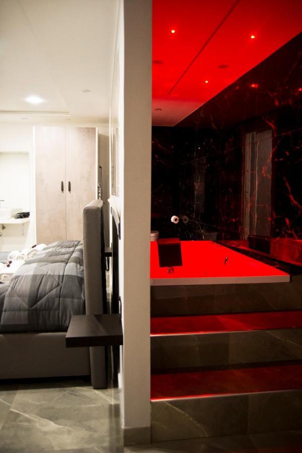 Suite Napoli Sotterranea Con Jacuzzi المظهر الخارجي الصورة