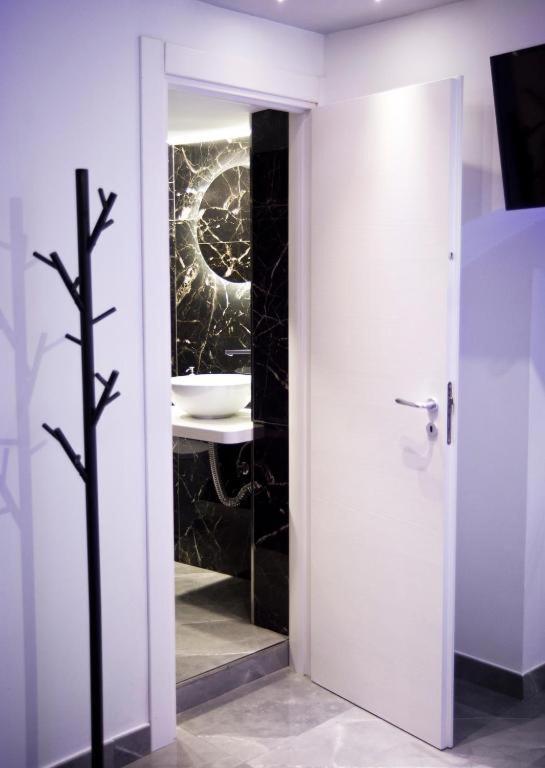 Suite Napoli Sotterranea Con Jacuzzi المظهر الخارجي الصورة