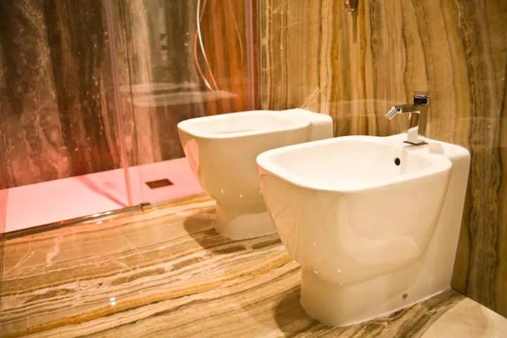 Suite Napoli Sotterranea Con Jacuzzi المظهر الخارجي الصورة