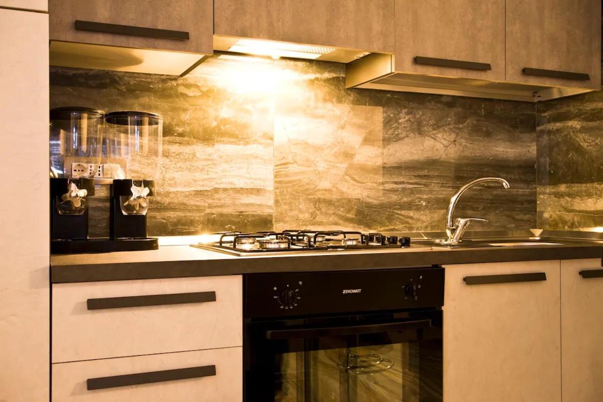 Suite Napoli Sotterranea Con Jacuzzi المظهر الخارجي الصورة