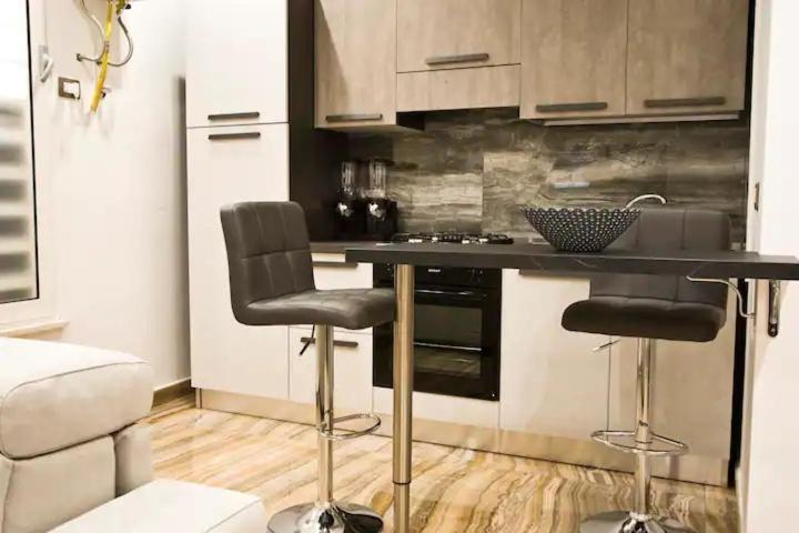 Suite Napoli Sotterranea Con Jacuzzi المظهر الخارجي الصورة